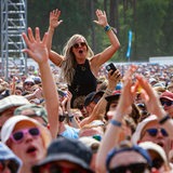 Gäste feiern auf dem Hurricane Festival in Scheeßel (Archivbild)