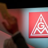 IG-Metall-Logo an einer Wand 