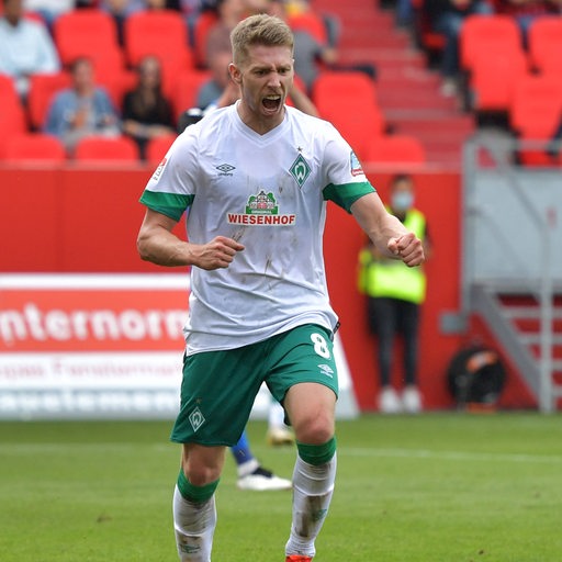Mitchell Weiser bejubelt frenetisch seinen ersten Treffer für Werder Bremen.