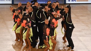 Die Latein-Tänzer des Grün-Gold-Club Bremen tanzen eine Choreografie.