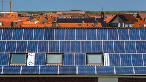 eine Solaranlage auf dem Dach eines Hauses