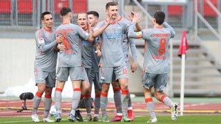 Paderborns Team bejubelt ein Tor gegen Nürnberg.