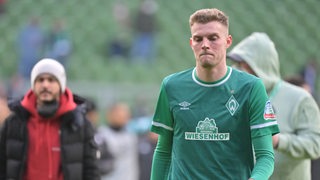 Marvin Ducksch geht frustriert vom Feld.