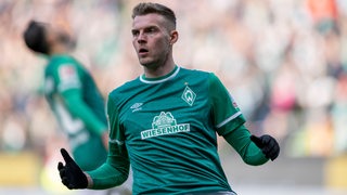 Werder-Stürmer Marvin Ducksch dreht nach einer verpassten Chance ab.