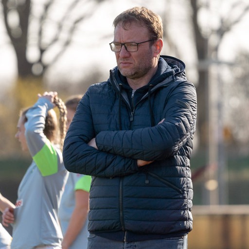 Werder-Trainer Thomas Horsch blickt mürrisch.