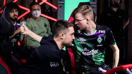 Werders e-Sports-Team während eines Wettbewerbs.