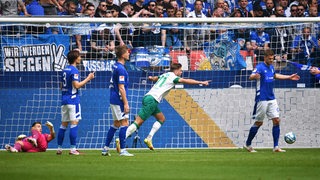 Niclas Füllkrug bejubelt ein Tor gegen Schalke.