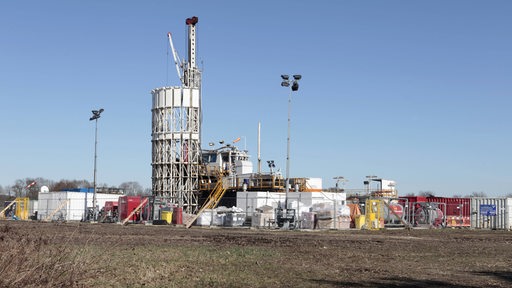 Lünne, kleine Gemeinde im Emsland, Niedersachsen, ExxonMobil  Probebohrungen zur Gasexploration, "fracking"