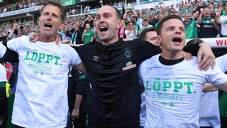 Werder-Trainer Ole Werner feiert den Aufstieg.