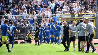 Oldenburger Jubel nach Tor zum 1:0 gegen BFC Dynamo.