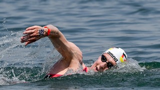 Olympiasieger Florian Wellbrock im Freiwasser bei einer Kraulbewegung.