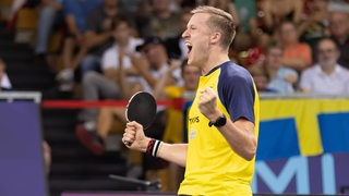Tischtennis-Profi Mattias Falck schreit martialisch seinen Jubel über den Gewinn des EM-Titels heraus.