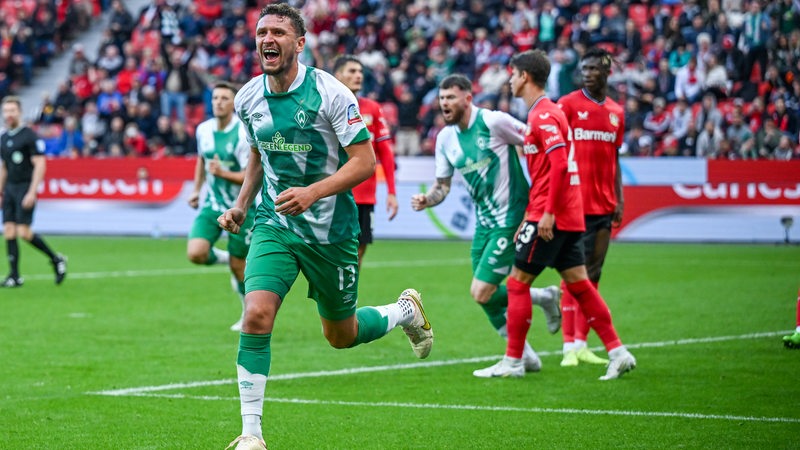 Werder-Spieler Milos Veljkovic bejubelt seinen Treffer gegen Leverkusen.