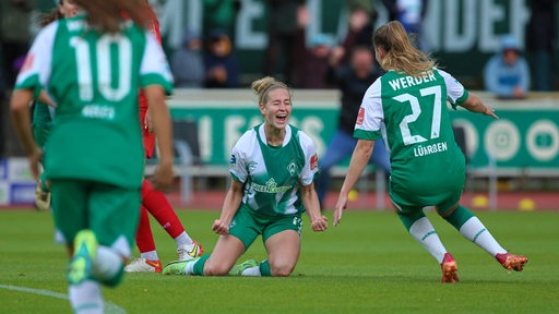 Saskia Matheis bejubelt ihr Tor zum 1:1 gegen Frankfurt.