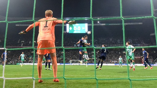 Niclas Füllkrug erzielt per Kopf das 1:0 für Werder gegen Hertha.