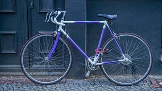 Ein abgeschlossenes Fahrrad.