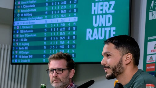 Leonardo Bittencourt auf dem Podium.