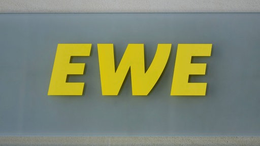 Zu sehen ist das Logo der EWE.