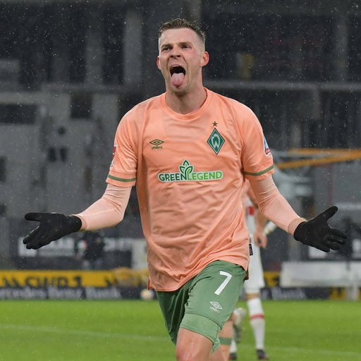 Werder-Stürmer Marvin Ducksch bejubelt seinen Treffer gegen Stuttgart mit herausgestreckter Zunge.