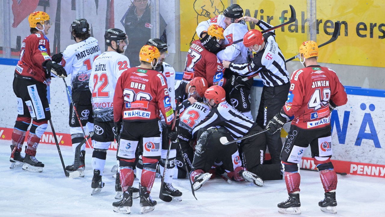Pinguins gewinnen hitziges Eishockey-Duell mit den Kölner Haien
