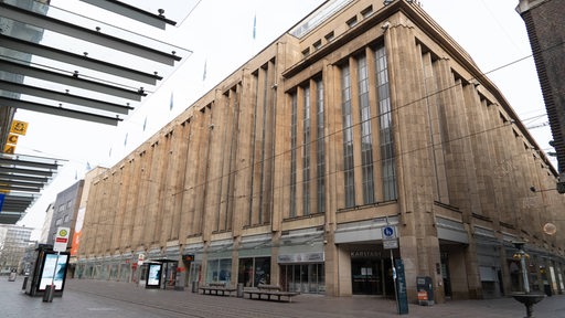 Blick auf das Karstadt-Gebäude in Bremer Innenstadt von außen