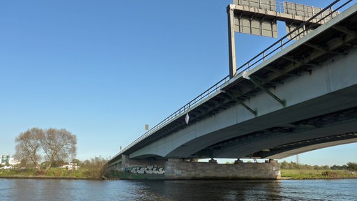 Die Autobahnbrücke über die Weser bei Arsten