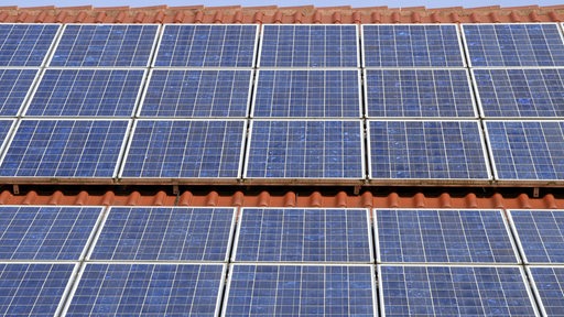 Solar-Paneele auf einem Hausdach