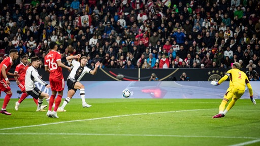 DFB-Stümer Niclas Füllkrug trifft zur 1:0-Führung gegen Peru.