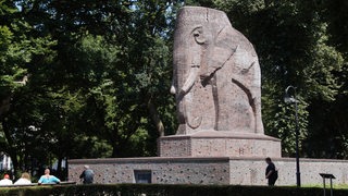 In der Nähe des Bremer Hauptbahnhofs und der Bremer Bürgerweide steht ein zehn Meter hoher Backstein-Elefant.