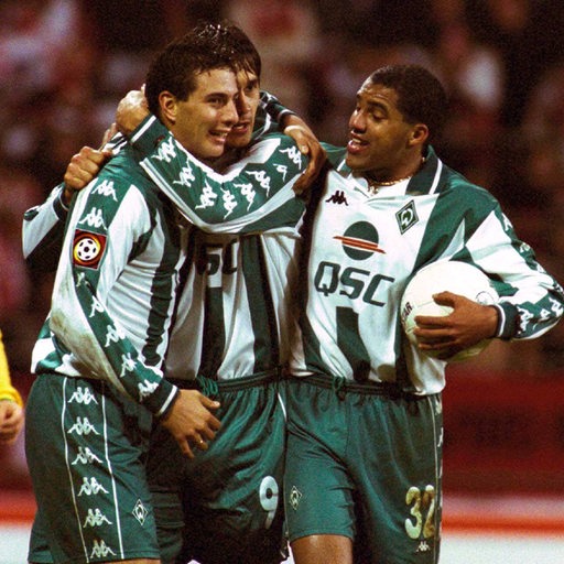 Pizarro, Ailton und Bogdanovic bejubeln ein Werder-Tor.