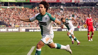 Diego feiert sein Tor zum 1:0 gegen die Bayern 2006.