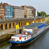 Das Theaterschiff am Anleger an der Weserpromenade Bremen