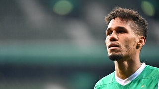 Werders Theodor Gebre Selassie weint nach einer Niederlage.