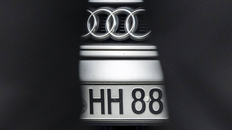 Ein Auto mit Kennzeichen HH 88