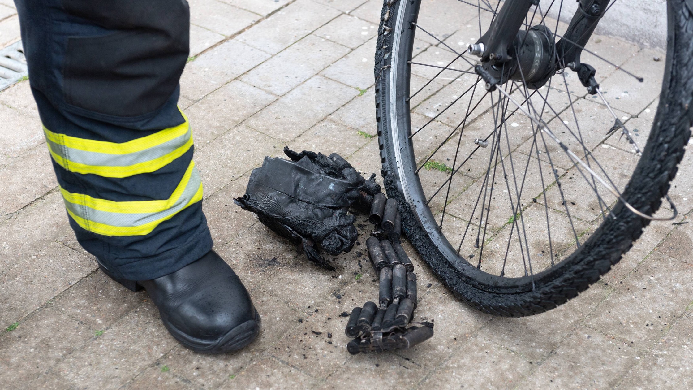 Nach Feuer in Bremen Das raten Experten bei AkkuBränden