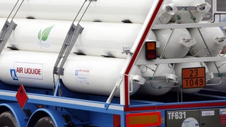 Tankwagen mit Röhren für flüssigen Wasserstoff (Archivbild)