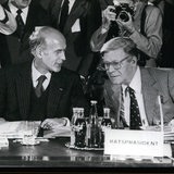 Der französische Präsident Giscard d’Estaing und Bundskanzler Helmut Schmidt am 7. Juli 1978 beim Europäischen Rat in Bremen