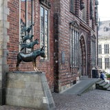 Bremer Stadtmusikanten an der Rückseite des Rathauses.