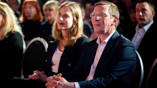 CDU-Fraktionschef Frank Imhoff sitzt neben seiner Stellvertreterin Wiebke Winter.