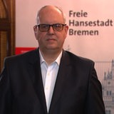 Bremens Bürgermeister Andreas Bovenschulte (SPD) schaut in die Kamera.