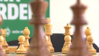 VIDEO  Schach macht schlau: Über 1.000 Grundschulkinder spielen