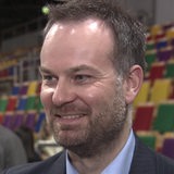 Eisbären-Manager Nils Ruttmann im Interview in der Halle nach dem Playoff-Einzug.