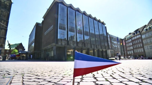 Die Schleswig-Holstein Fahne in der Bremer Innenstadt.