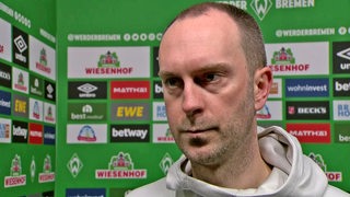 Werder-Trainer Ole Werner gibt der "ARD" ein Interview.