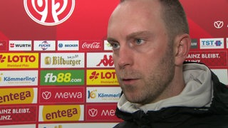 Werder-Trainer Ole Werner gibt der ARD ein Interview.