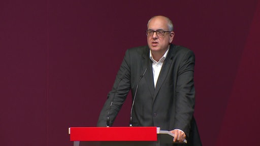Bremens Bürgermeister Bovenschulte bei einer Ansprache auf dem SPD Parteitag. 