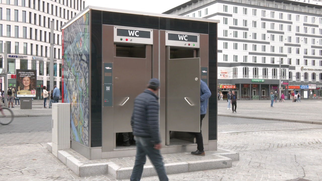 Bremen stellt 4 neue Toiletten vor dem Hauptbahnhof auf - buten un binnen