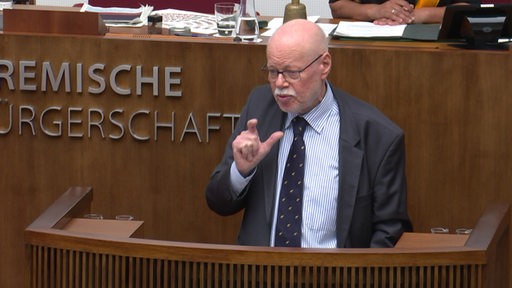 Bremens Innensenator Ulrich Mäurer (SPD) spricht in der Bremischen Bürgerschaft über Kriminalität.