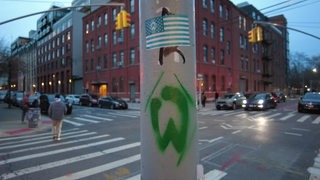 Werder-Symbol auf einem Laternenmast in New York