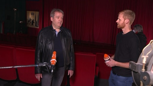 Reporter Jan Meier-Wendte im Gespräch mit Regisseur Udo Flohr.
